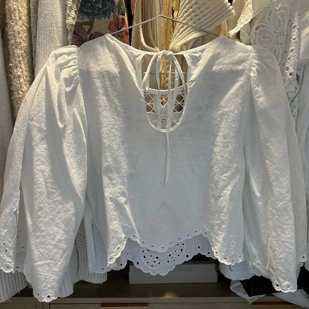 H&M White cropped Eyelet Crochet Neck Puff Sleeve Blouse